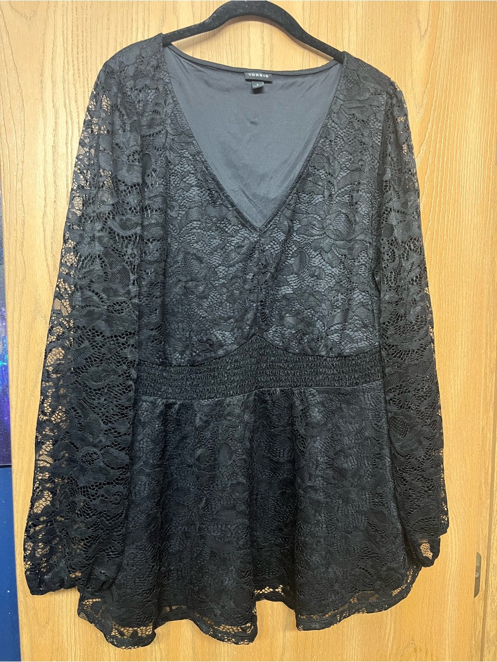 TORRID Size 2 Black Lace Peplum Lined V-Neck Blouse Long Sleeves 2X